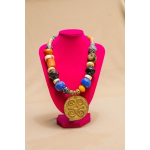Big-Necklace-with-Medaillon